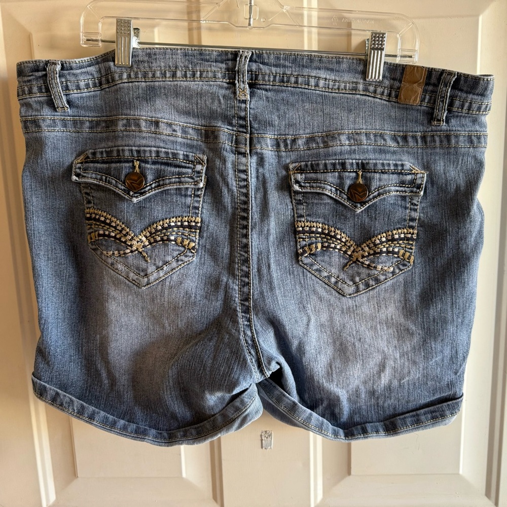 Maurices Distressed shorts. Size 18 embroidered back pockets - Picture 3 of 6